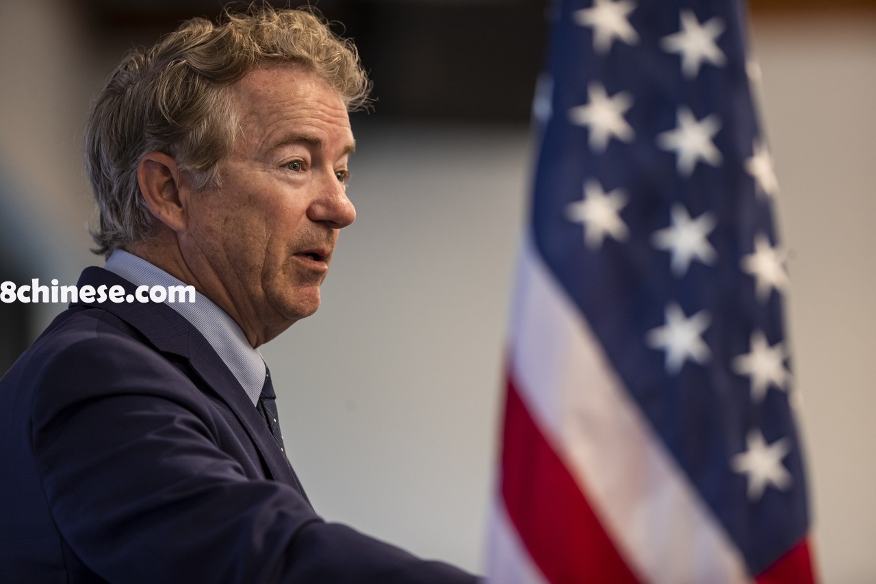 肯塔基州联邦参议员保罗(Rand Paul)对福斯数位新闻(Fox News Digital)表示：「如果未经国会同意，总统没有宪法权限可以轰炸任何人。」（美联社）