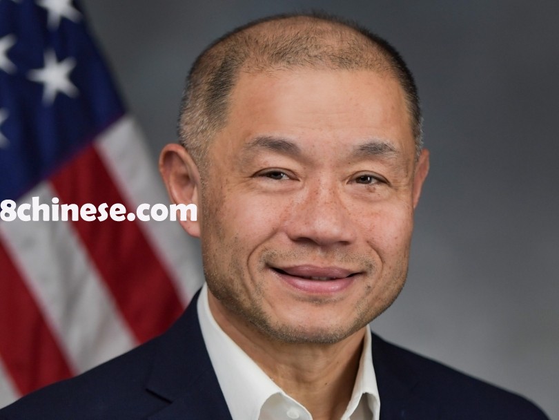 纽约州参议员刘醇逸20日宣布，他主导提出的「儿童社群媒体网红保护法案」，已获州参议会通过，旨在保障未成年网红的经济权益。(刘醇逸办公室提供)