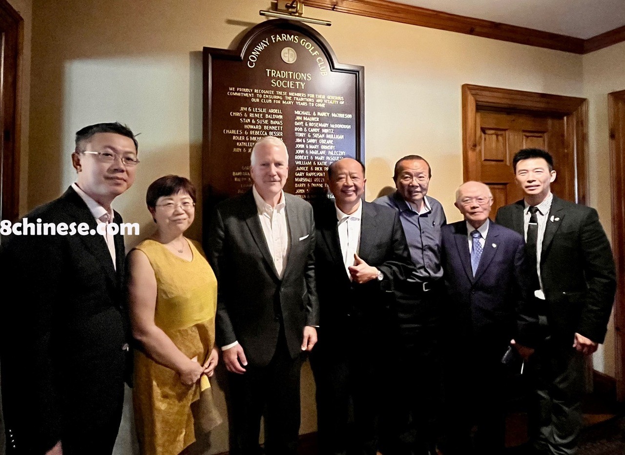 芝台美商会上届会长卢建昌(左一)、苏琪雯(左二)及多位前会长，感谢阿州联邦参议员苏利文力挺台湾。(芝台美商会提供)