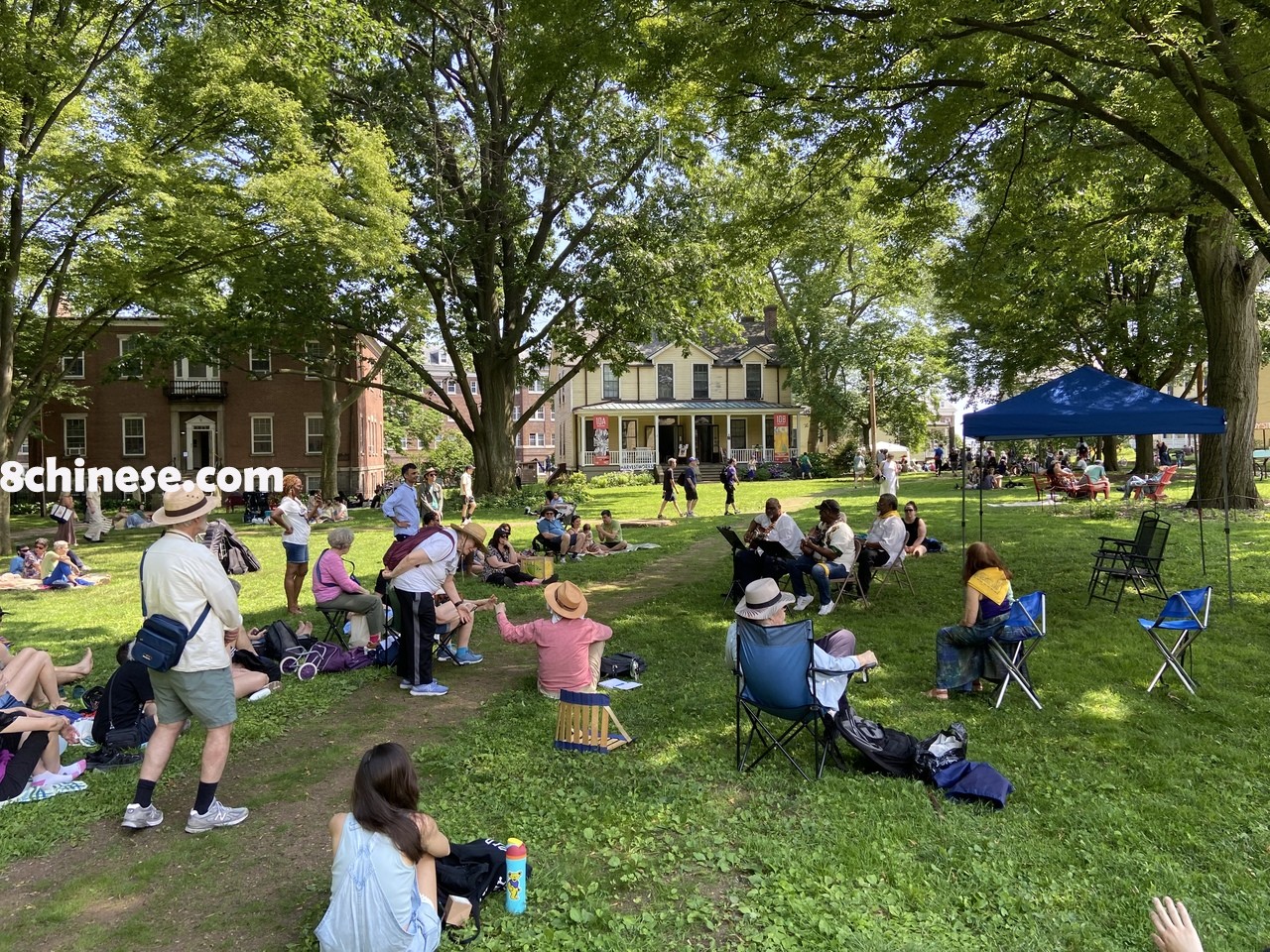 总督岛夏季文艺活动丰富，是纽约市民的消夏胜地。(记者许君达╱摄影)